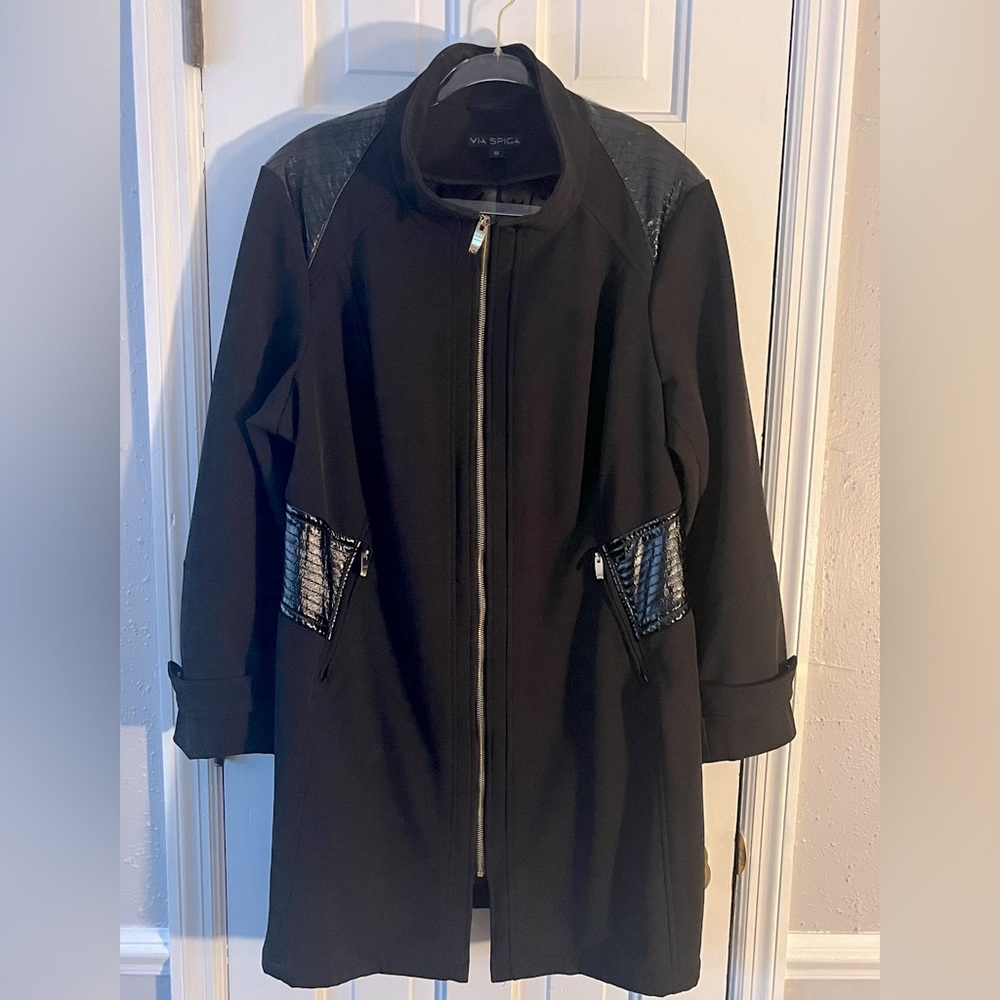 VIA SPIGA Mid-Length Soft Shell Lined Raincoat With Faux Leather Design Size: 1X